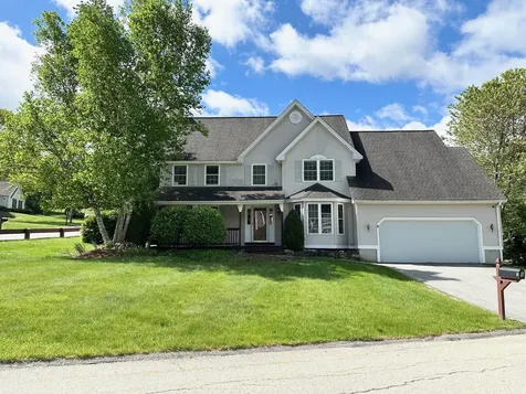 8 Heathrow Court Nashua NH 03063