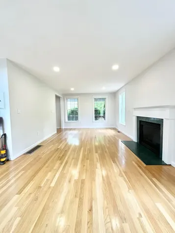 8 Heathrow Court Nashua NH 03063