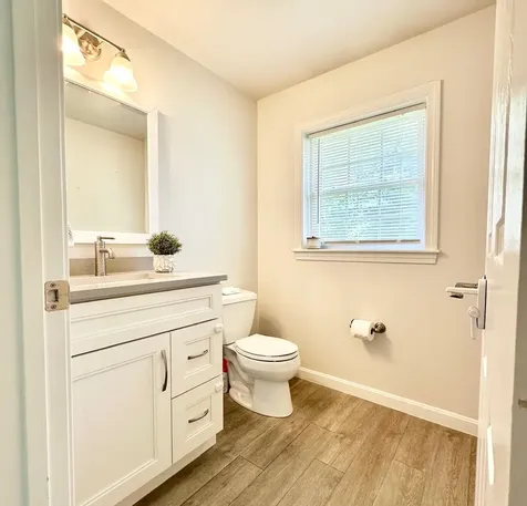 8 Heathrow Court Nashua NH 03063