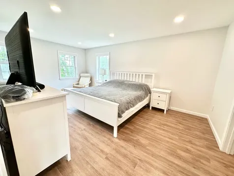 8 Heathrow Court Nashua NH 03063