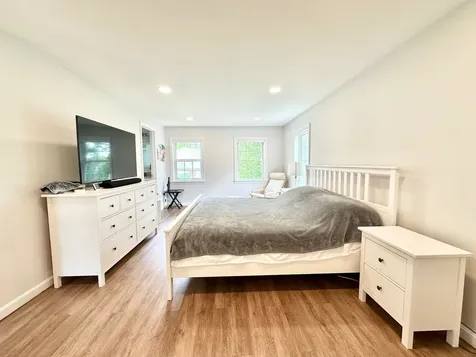 8 Heathrow Court Nashua NH 03063
