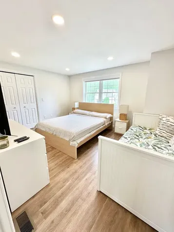 8 Heathrow Court Nashua NH 03063