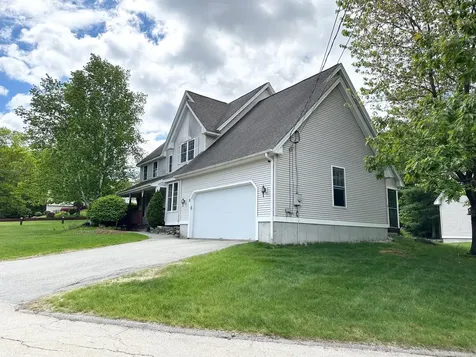 8 Heathrow Court Nashua NH 03063