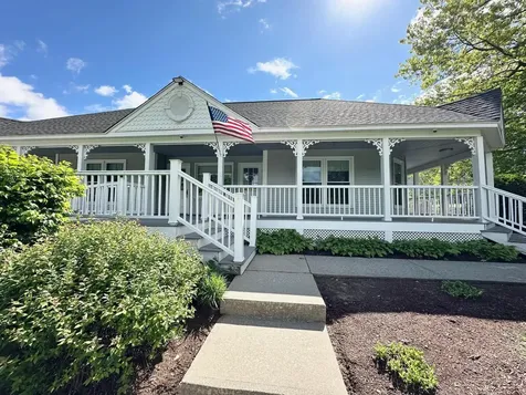 8 Heathrow Court Nashua NH 03063
