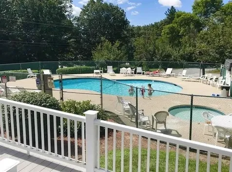 8 Heathrow Court Nashua NH 03063