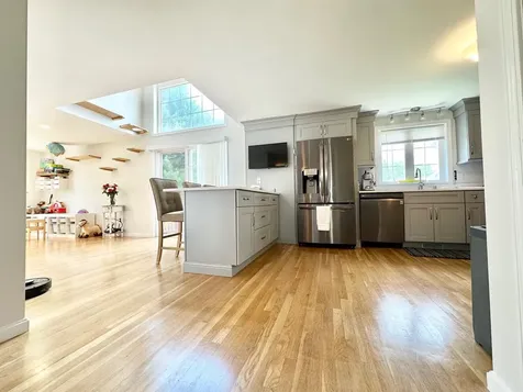 8 Heathrow Court Nashua NH 03063
