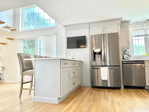 8 Heathrow Court Nashua NH 03063