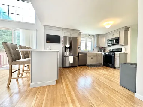 8 Heathrow Court Nashua NH 03063