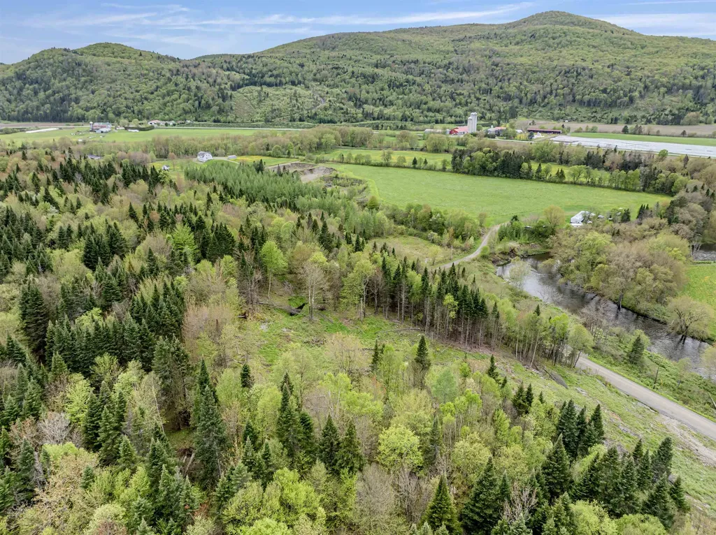 - Halls Stream Road Pittsburg NH 03592