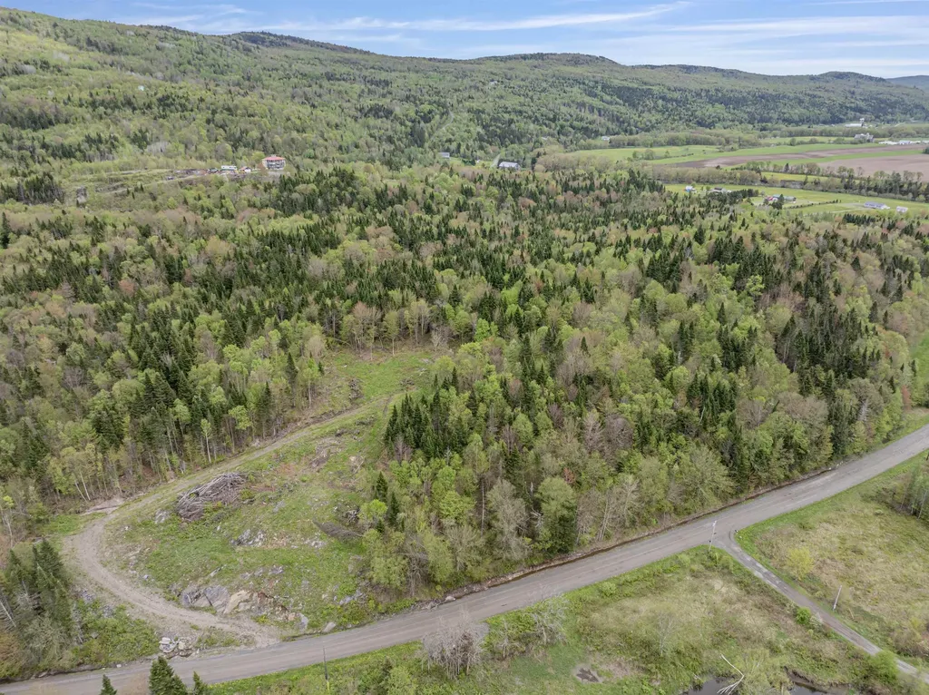 - Halls Stream Road Pittsburg NH 03592