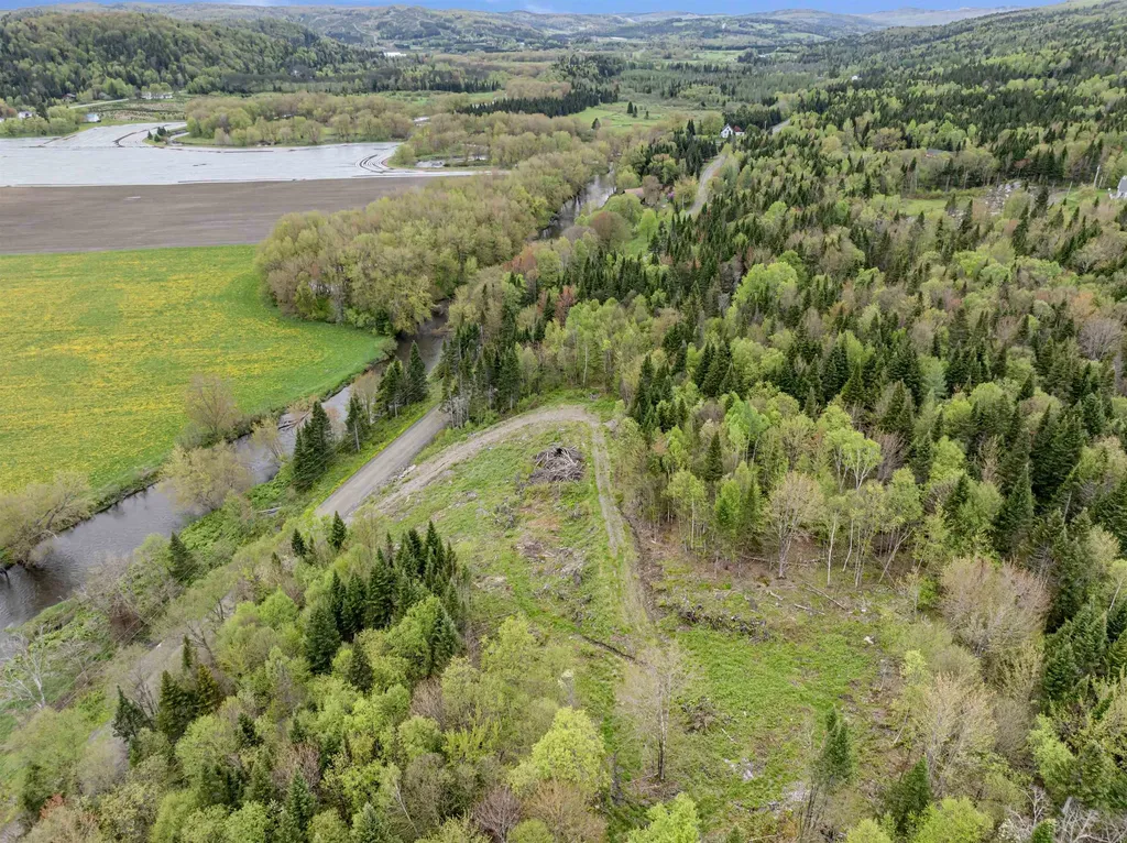 - Halls Stream Road Pittsburg NH 03592