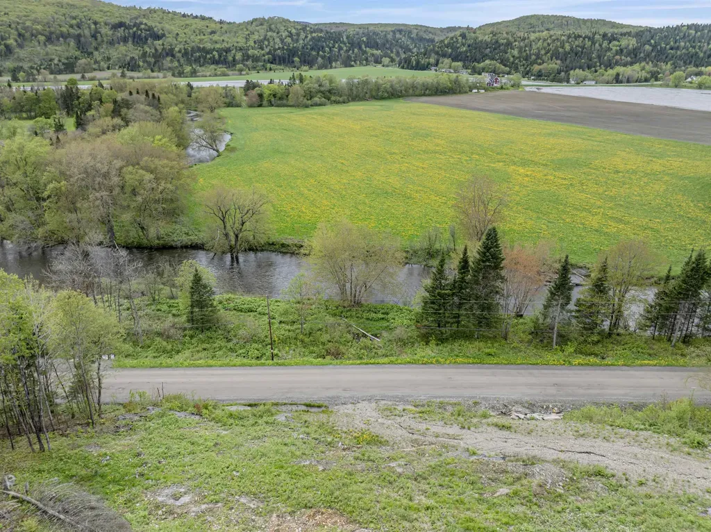 - Halls Stream Road Pittsburg NH 03592