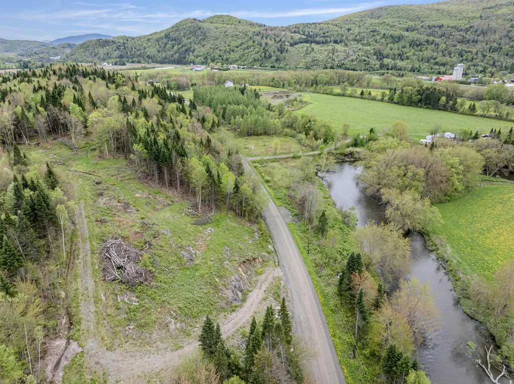 - Halls Stream Road Pittsburg NH 03592