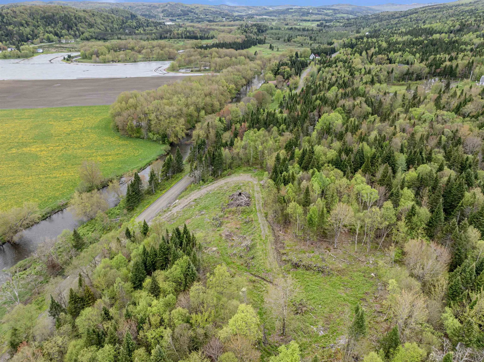 - Halls Stream Road Pittsburg NH 03592