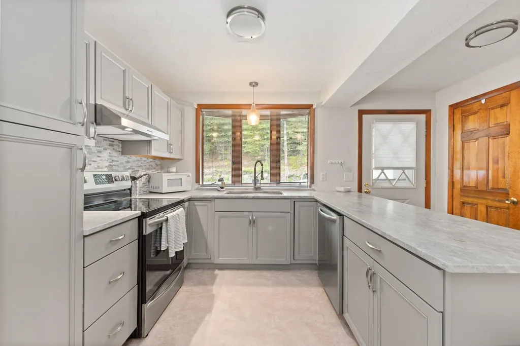 11 Village West Drive Bristol NH 03222