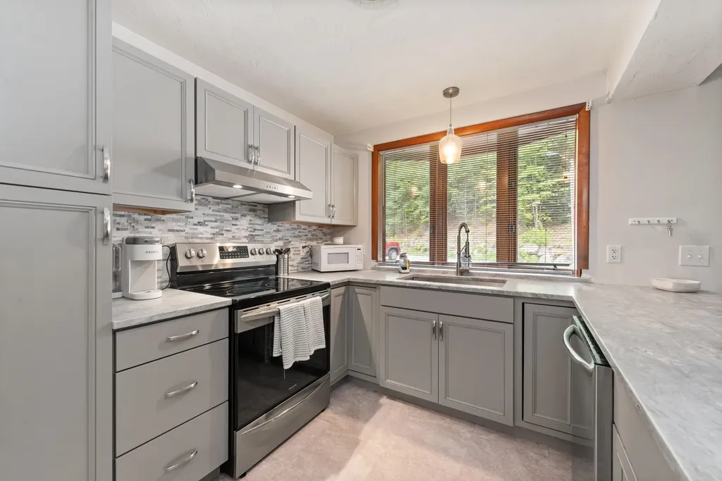 11 Village West Drive Bristol NH 03222