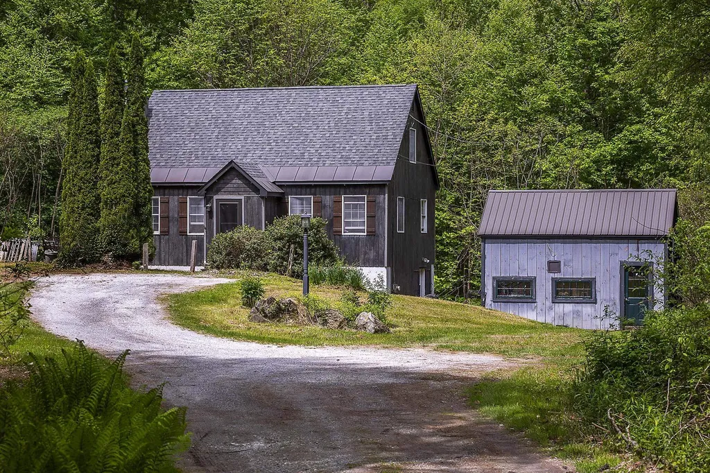 72 Mckee Road Sunderland VT 05250