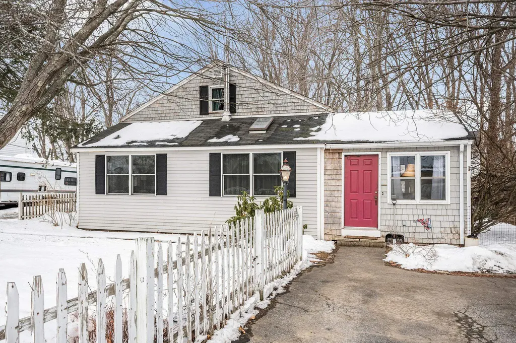 27 Boynton Lane Seabrook NH 03874