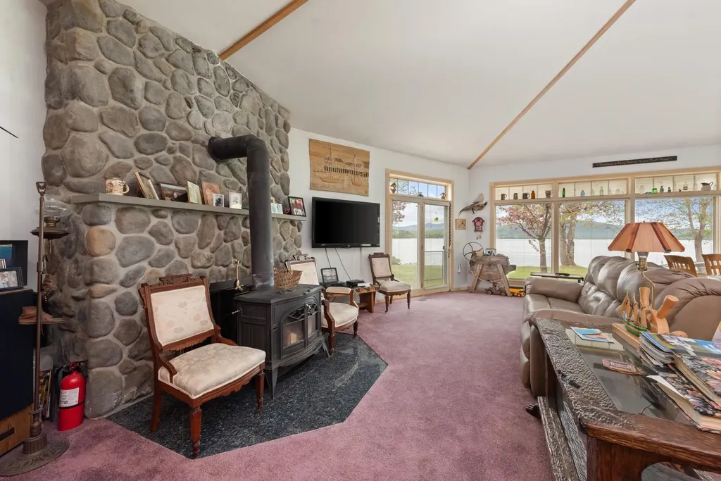 1 Mayhew Turnpike Bridgewater NH 03222