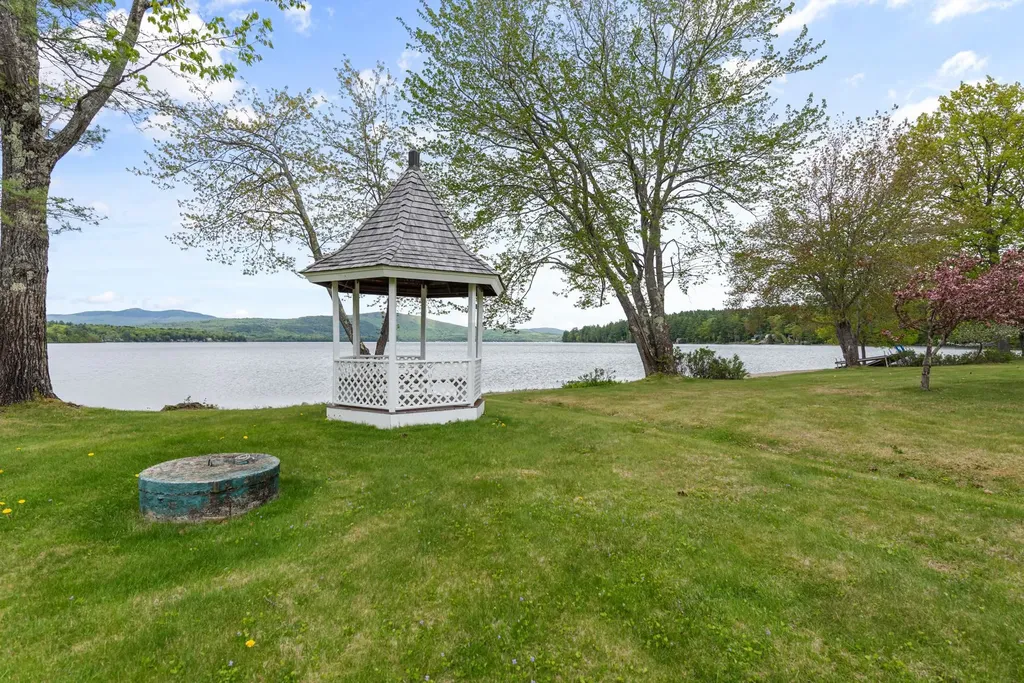 1 Mayhew Turnpike Bridgewater NH 03222