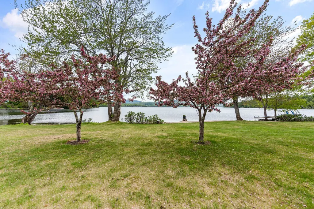 1 Mayhew Turnpike Bridgewater NH 03222