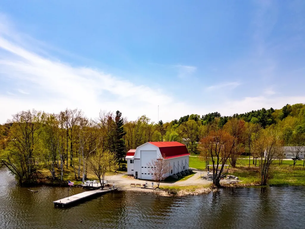 57 Farrants Point Newport City VT 05855