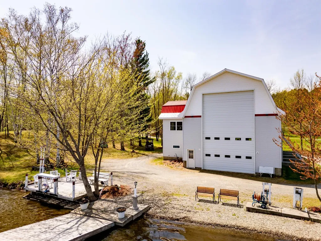 57 Farrants Point Newport City VT 05855