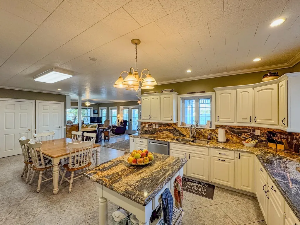 57 Farrants Point Newport City VT 05855