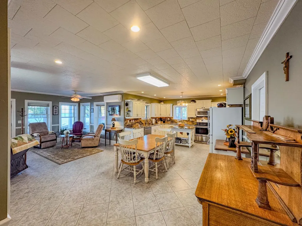 57 Farrants Point Newport City VT 05855