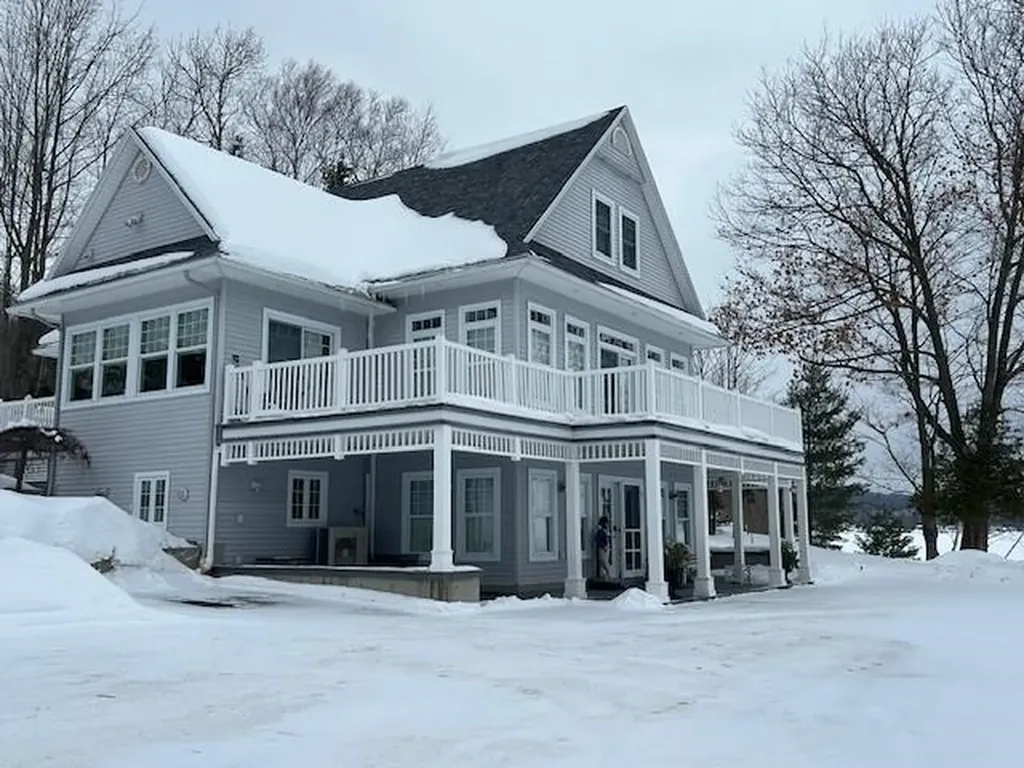 57 Farrants Point Newport City VT 05855