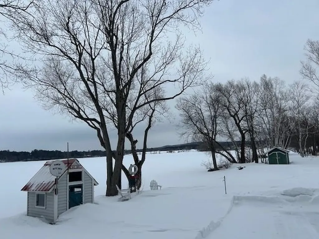 57 Farrants Point Newport City VT 05855