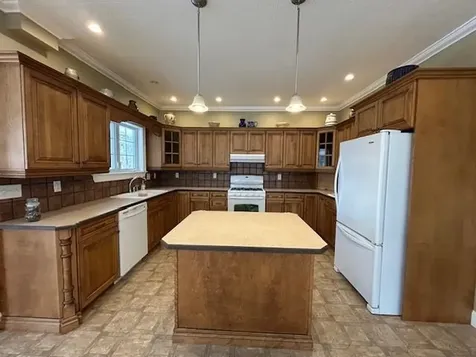 57 Farrants Point Newport City VT 05855