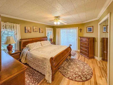 57 Farrants Point Newport City VT 05855