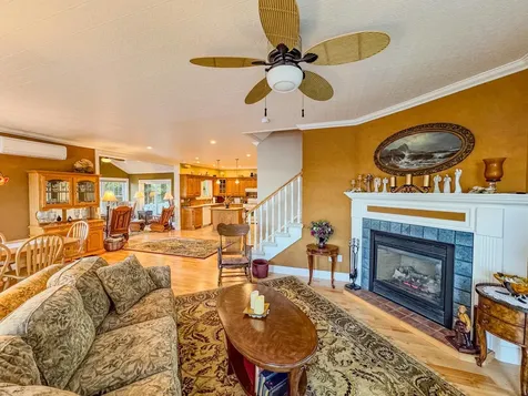 57 Farrants Point Newport City VT 05855