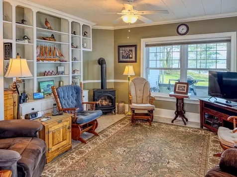 57 Farrants Point Newport City VT 05855