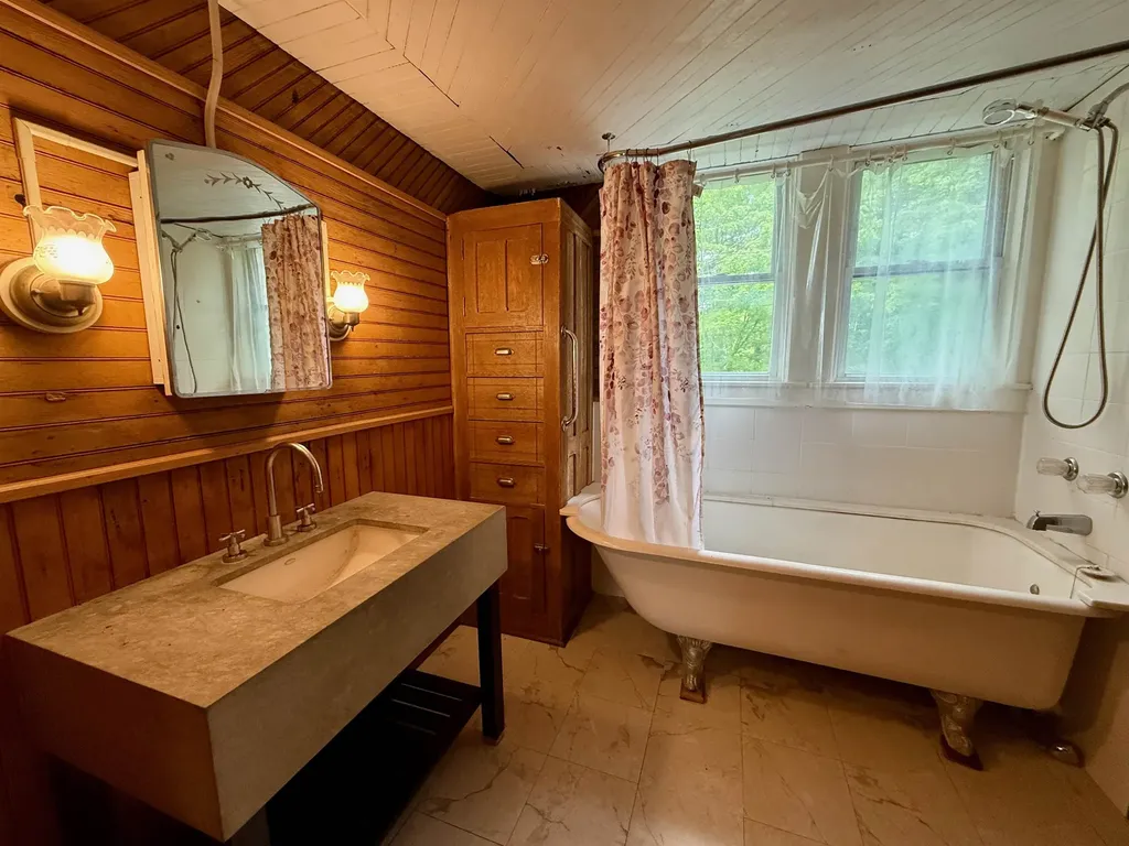 927 Water Street Bennington VT 05257