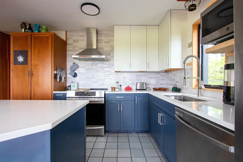 304 Green Bay Loop Peacham VT 05862