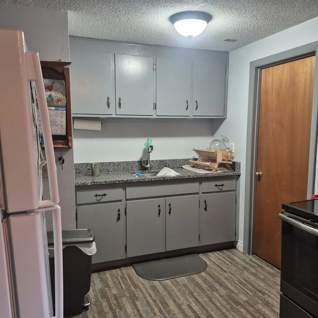 16 Oakwood Drive Claremont NH 03743