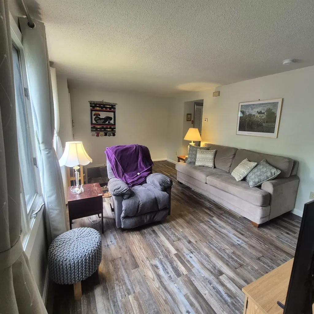 16 Oakwood Drive Claremont NH 03743