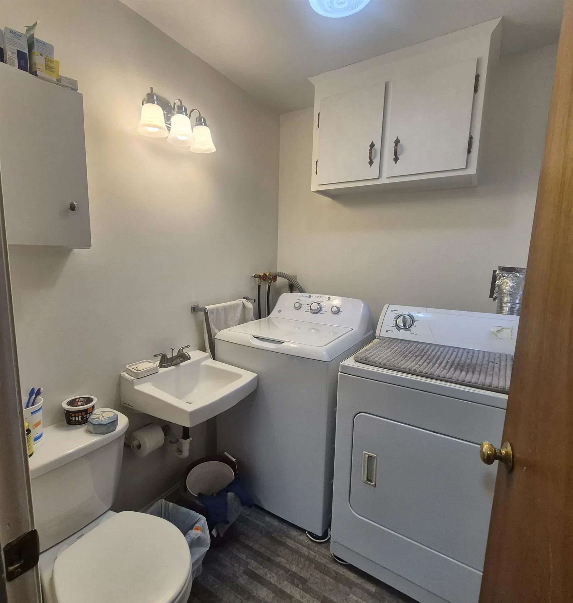 16 Oakwood Drive Claremont NH 03743