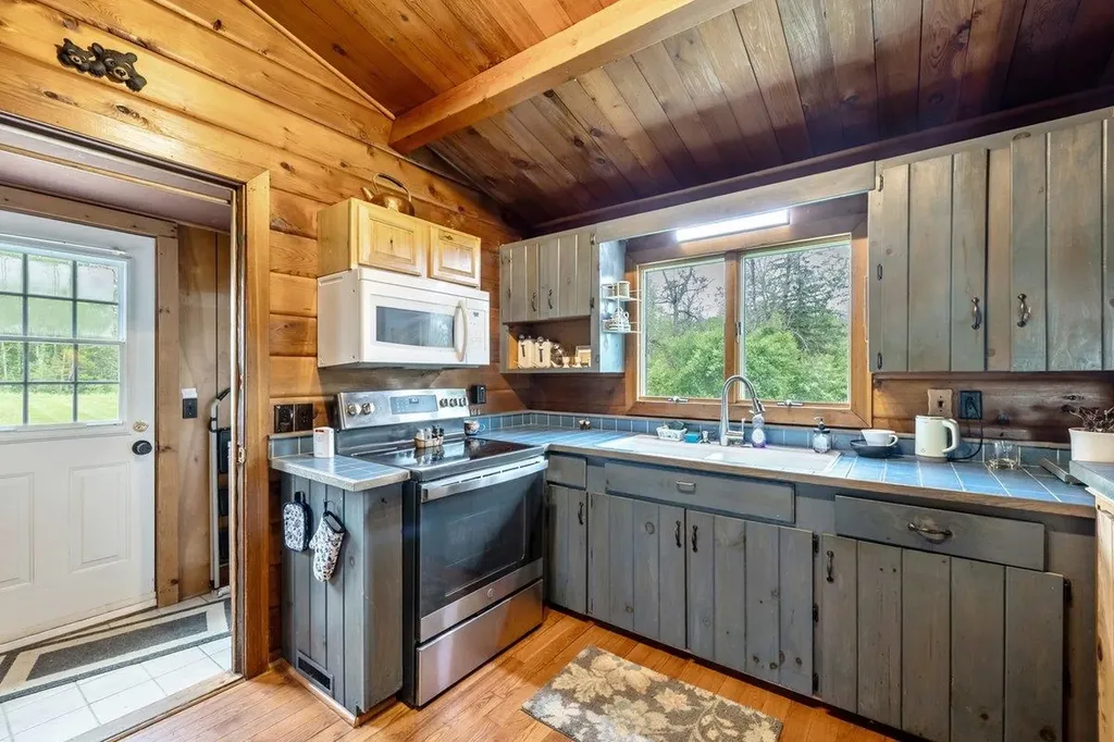 28 Hilltop Road Alburgh VT 05440