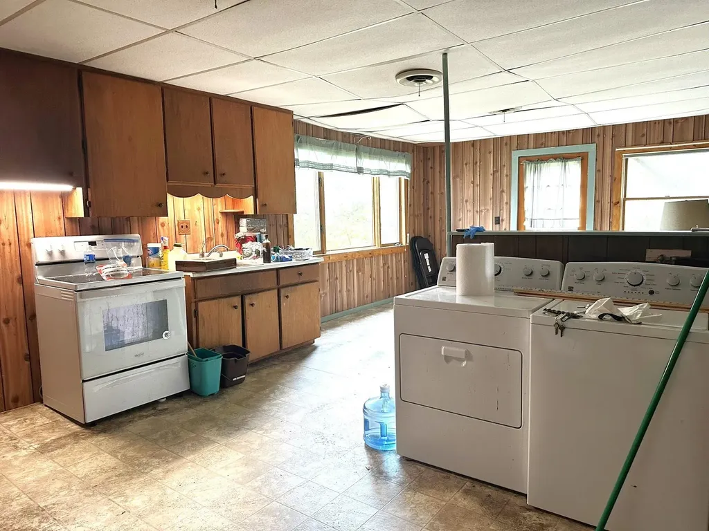 755 Mackville Road Hardwick VT 05843