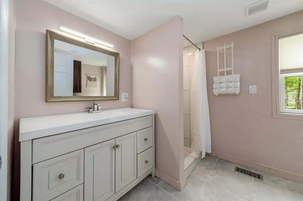 140 Thurber Road Unity NH 03773