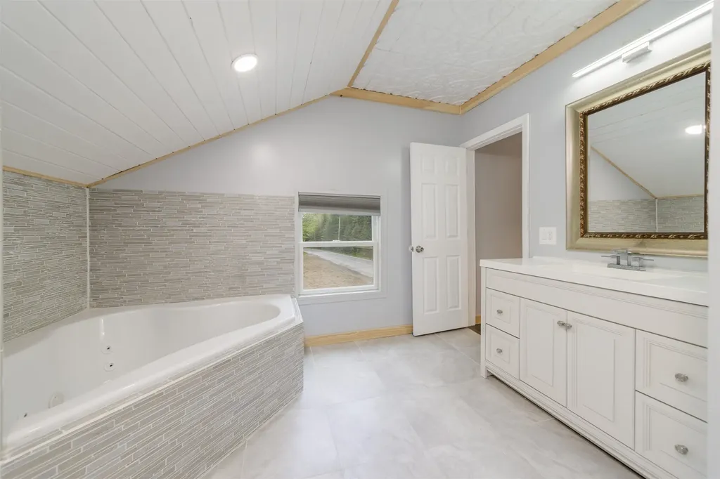 140 Thurber Road Unity NH 03773