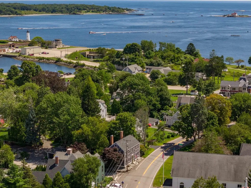 42 Main Street New Castle NH 03854