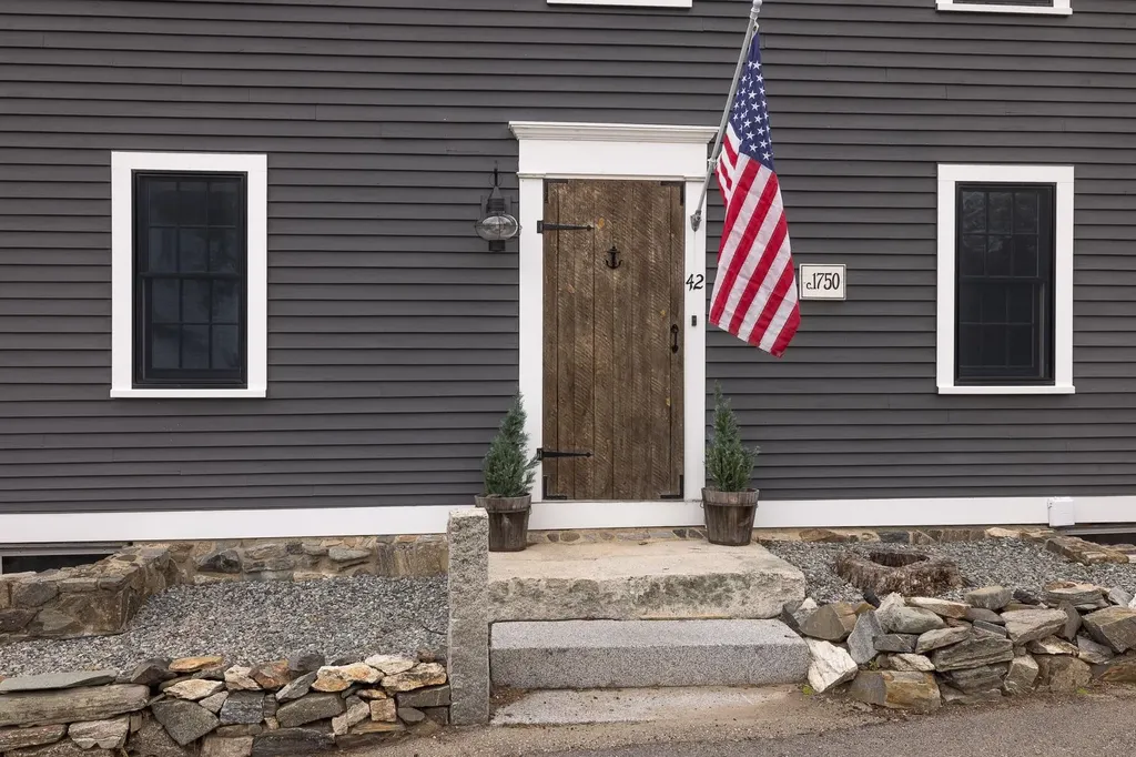 42 Main Street New Castle NH 03854