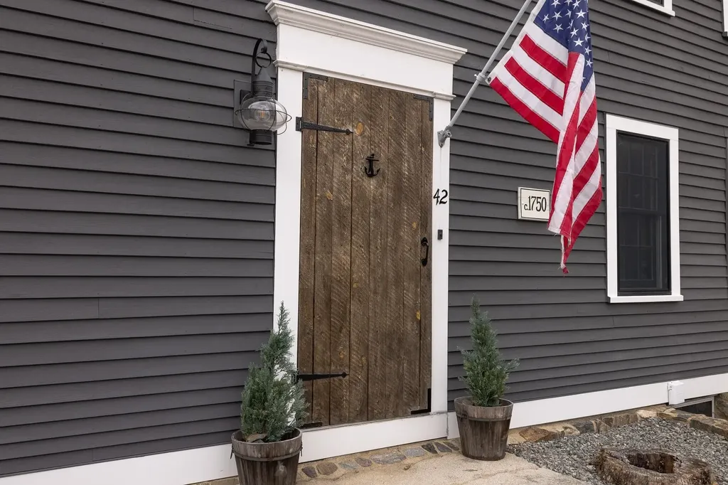 42 Main Street New Castle NH 03854