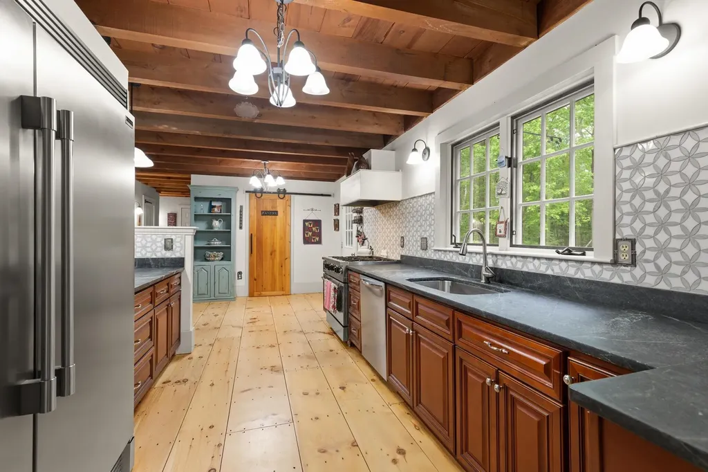 13 Potanipo Hill Road Brookline NH 03033