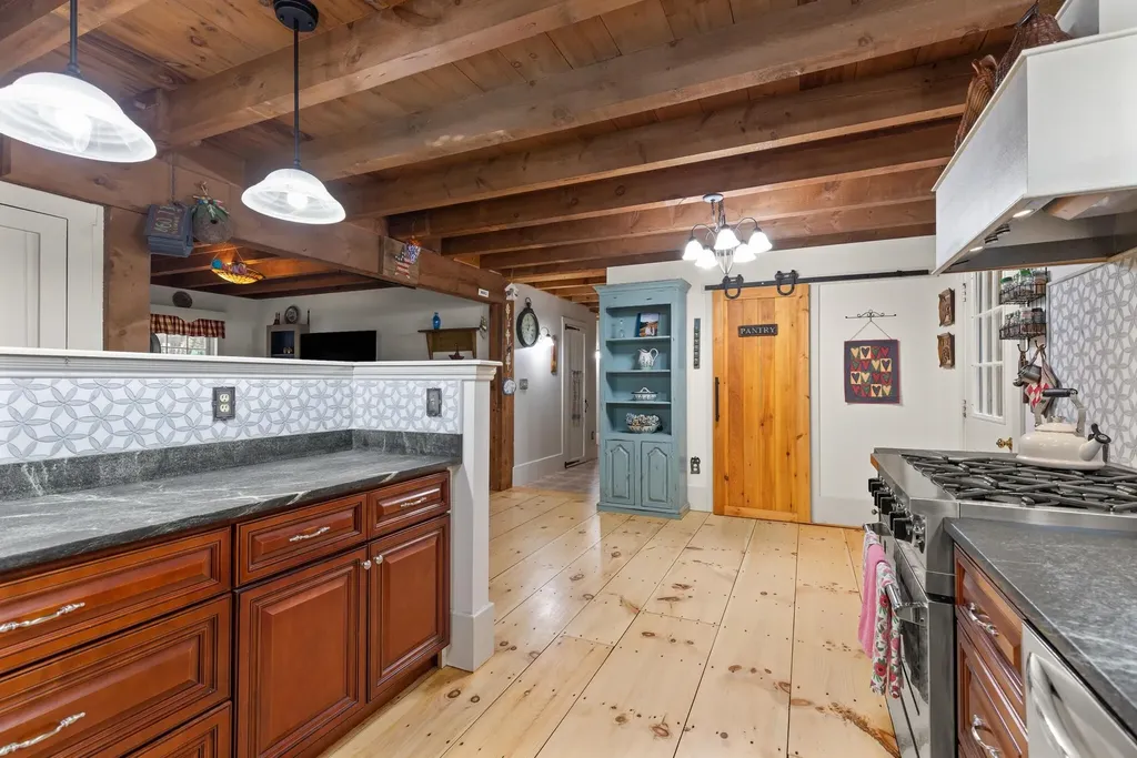 13 Potanipo Hill Road Brookline NH 03033