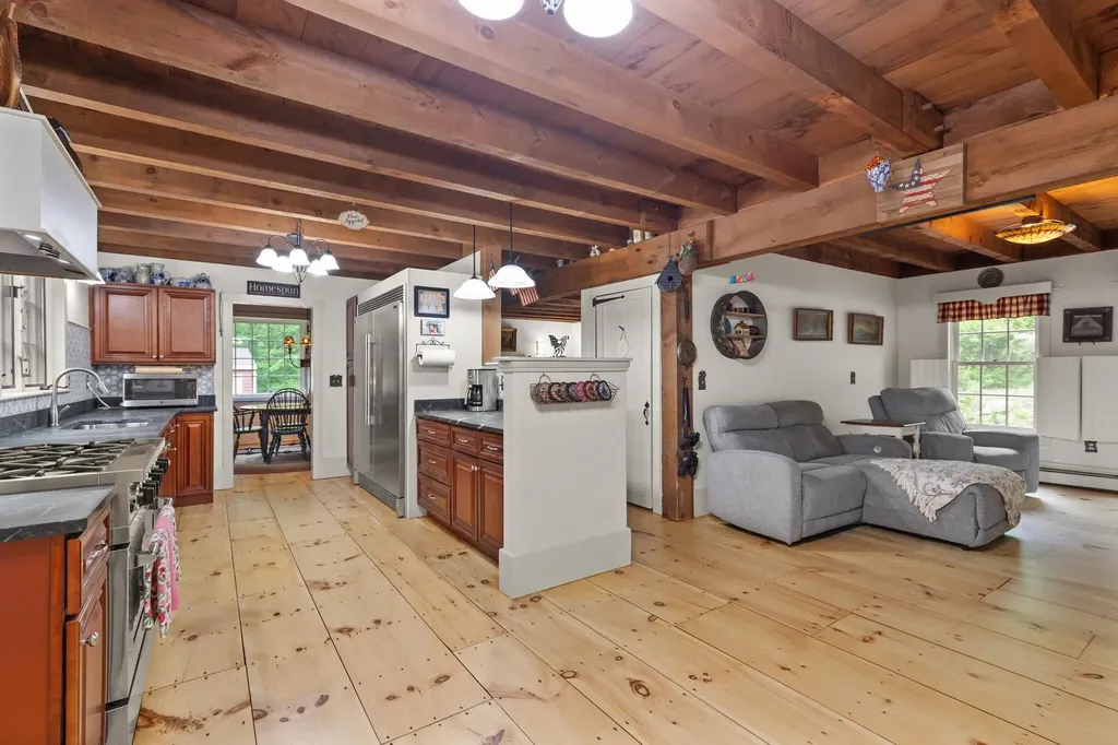 13 Potanipo Hill Road Brookline NH 03033